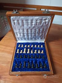 Scacchiera artigianale indiana  pedine in pietra