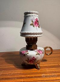 Antica Lampada ad Olio in Porcellana