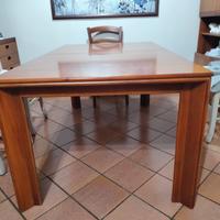 tavolo da pranzo in noce .