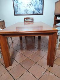 tavolo da pranzo in noce .