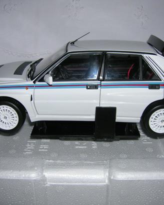 Lancia delta HF Integrale 1/18 Kyosho Martini 5