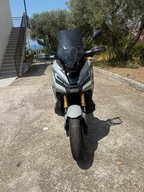 Xadv 750