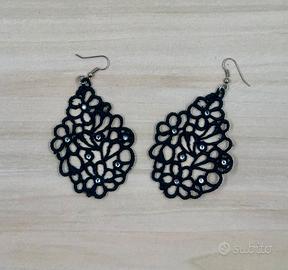 Orecchini in pizzo ricamati