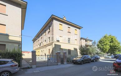 QUATTRO LOCALI ZONA BARCA, PICCOLA PALAZZINA CON A