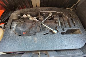 Supporto kit riparazione gomma fiat 500 multijet
