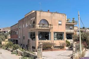 COMPLESSO IMMOBILIARE POLIFUNZIONALE 1740 mq