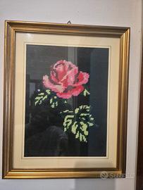 quadro rosa rossa a mezzo punto con cornice 