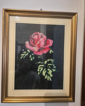 quadro rosa rossa a mezzo punto con cornice 