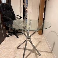 Tavolo moderno in vetro e metallo