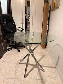 Tavolo moderno in vetro e metallo