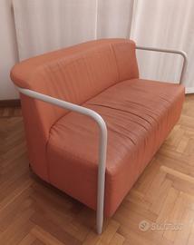 Divano arancione
