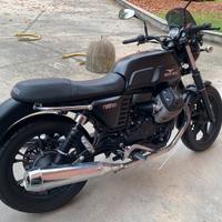 Moto Guzzi V 7 stone