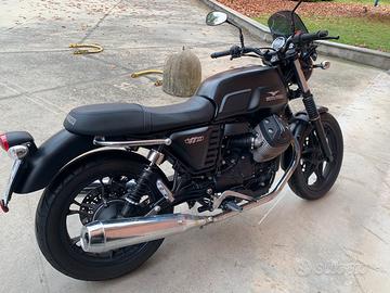 Moto Guzzi V 7 stone