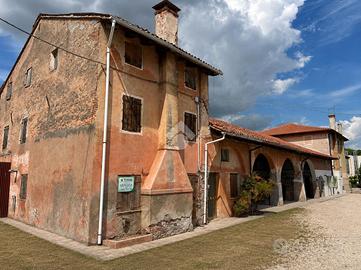 CASA SEMINDIPENDENTE A CASTELFRANCO VENETO