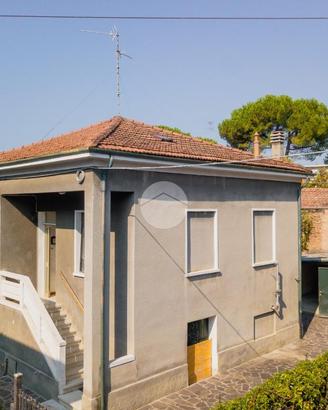 3 LOCALI A FORLÌ