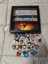 collezione  stranger things con espositore 