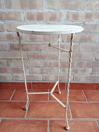 Tavolinetto di complemento. 