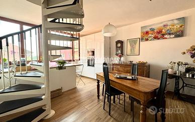 SPLENDIDO 3 LOCALI SU DUE LIVELLI CON TERRAZZO E P