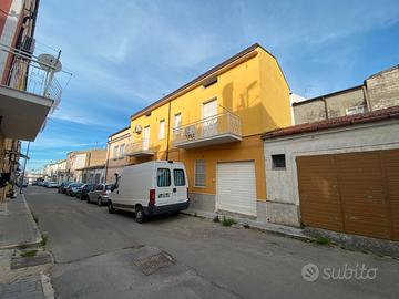 Appartamento e box in via Santa Lucia Rif.0981