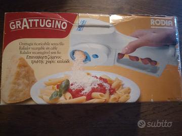 Grattuggia elettrica per formaggi