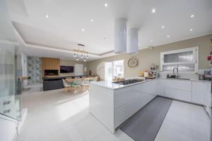 PORZIONE DI BIFAMILIARE A ROMA