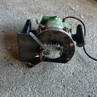 fresatrice verticale Hitachi M8.