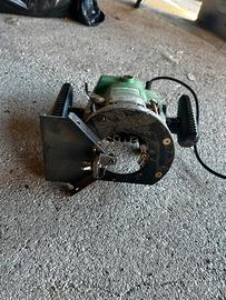 fresatrice verticale Hitachi M8.