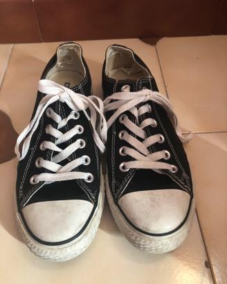 Converse nere