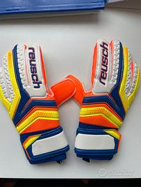 Guanti da portiere Reusch ragazzino.