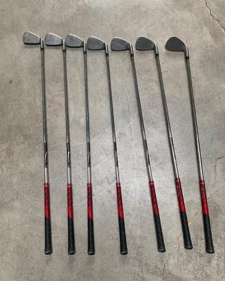 8 ferri da golf per mancino, P,S, P, 9, 8, 7, 6, 5