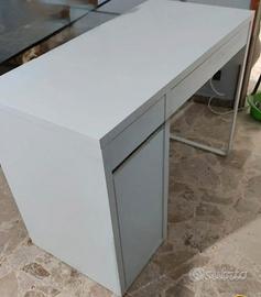 SCRIVANIA DI PURO LEGNO BIANCO COME NUOVA