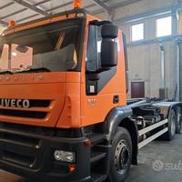 Iveco Stralis 310 dotato di impianto scarrabile