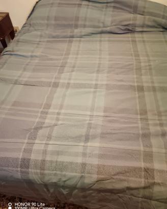 Coperta matrimoniale a quadri grigia 