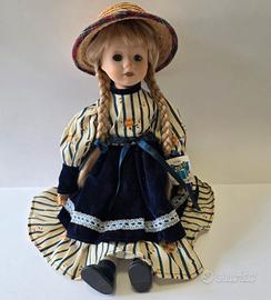 Bambola MagicSun in porcellana con vestito blu