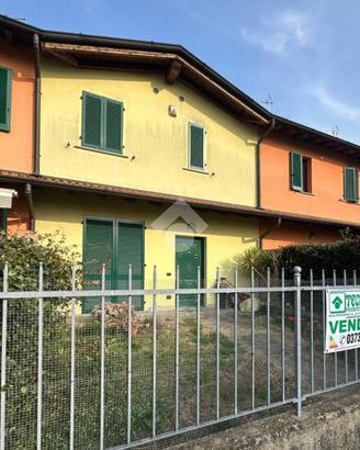 VILLA A SCHIERA A VAIANO CREMASCO