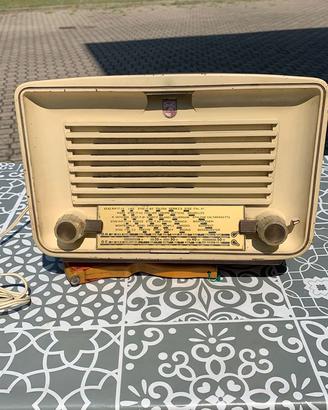 Radio Philips BI210A funzionante.