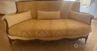 Set di divani uno grande e uno piu piccolo