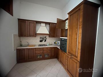 Cucina Arte Povera  con tavolo  e sei sedie