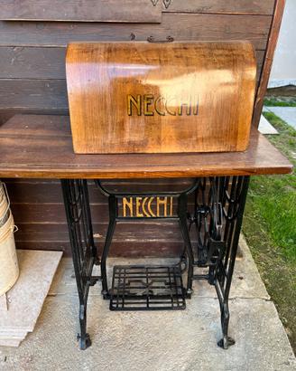 Macchina da cucire Necchi