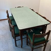 Tavolo in legno + 8 sedie