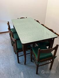 Tavolo in legno + 8 sedie