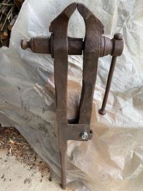 Antica morsa da fabbro a gambo lungo