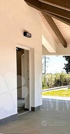 Porta finestra con apertura a battente e vasistes