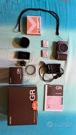 Ricoh GRIII con accessori
