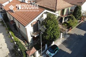 BIFAMILIARE A BAREGGIO