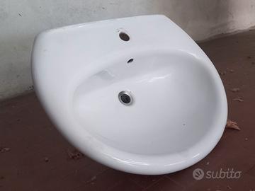 Lavandino in ceramica colore bianco nuovo