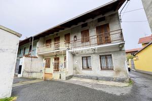 SOLUZIONE INDIPENDENTE CON CORTILETTO PRIVATO