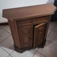 Mobiletto antico con antine e cassetto