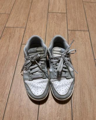 Scarpe nike grige e bianche