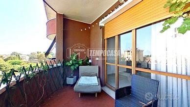 TRILOCALE CON DOPPIO BALCONE E BOX